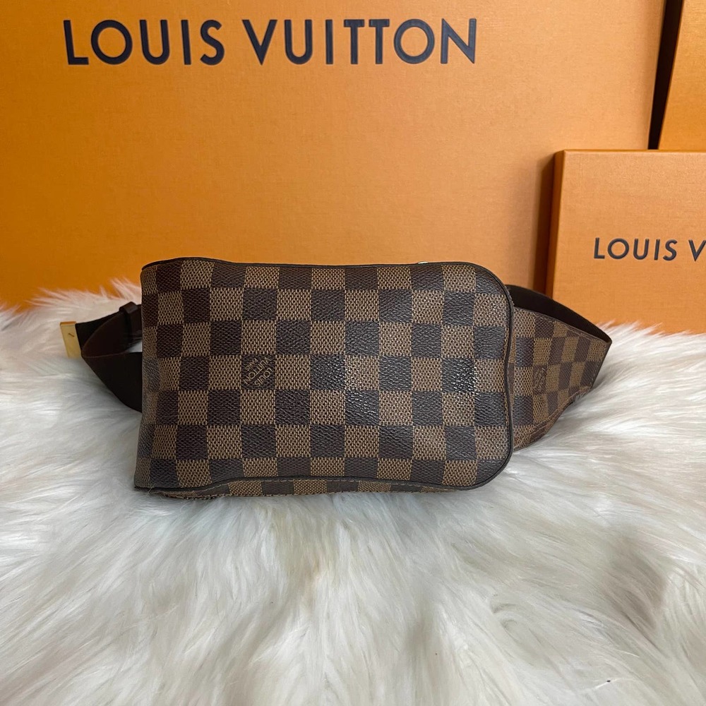 👜⭐️AUTHENTIC⭐️👜 Louis Vuitton Geronimos Bumbag